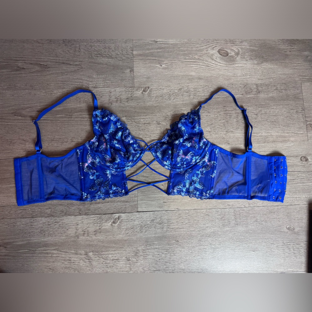 Victoria Secret Ver Sexy
Butterfly Embroidery Corset Top